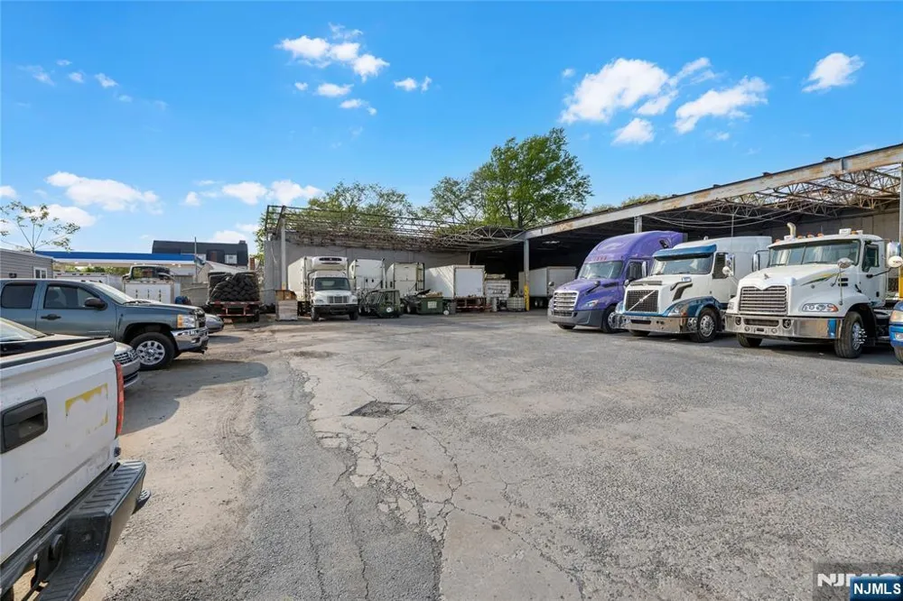10 Park East Orange, NJ 07017