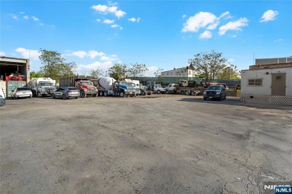 10 Park East Orange, NJ 07017