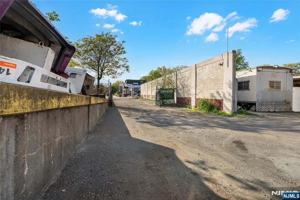 10 Park East Orange, NJ 07017