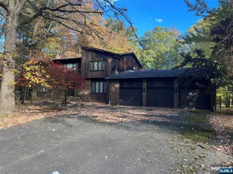 90 Dyer Court