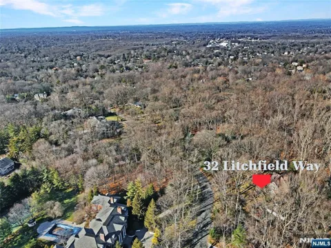 32 Litchfield Way