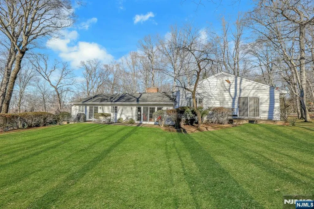 32 Litchfield Way Alpine, NJ 07620