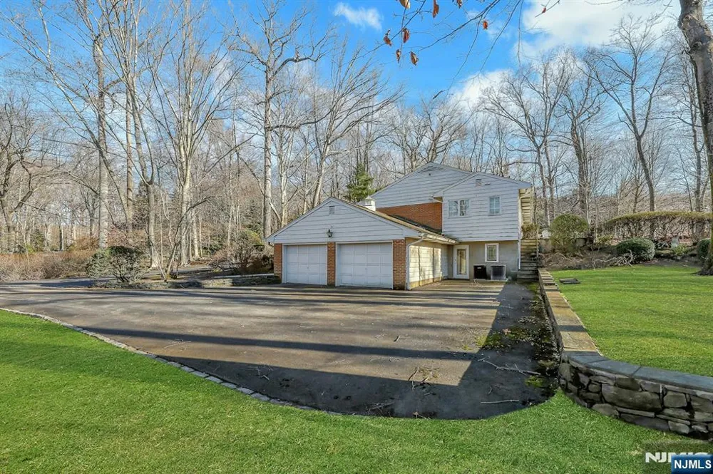 32 Litchfield Way Alpine, NJ 07620
