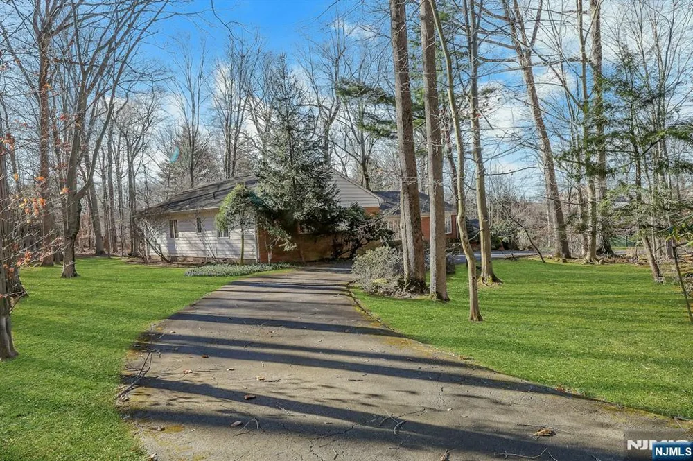 32 Litchfield Way Alpine, NJ 07620