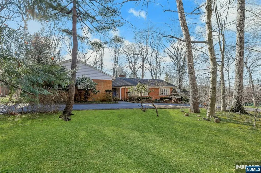 32 Litchfield Way Alpine, NJ 07620