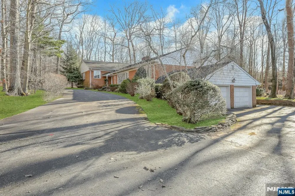 32 Litchfield Way Alpine, NJ 07620
