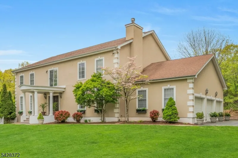 16 Lenape Trail Montclair, NJ 07043