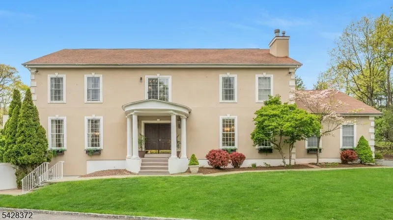 16 Lenape Trail Montclair, NJ 07043