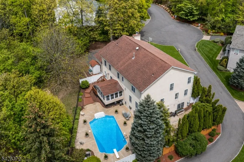 16 Lenape Trail Montclair, NJ 07043