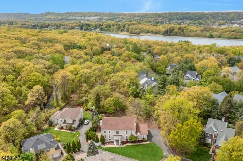 16 Lenape Trail Montclair, NJ 07043