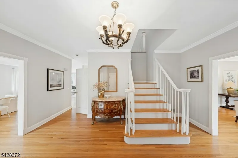 16 Lenape Trail Montclair, NJ 07043