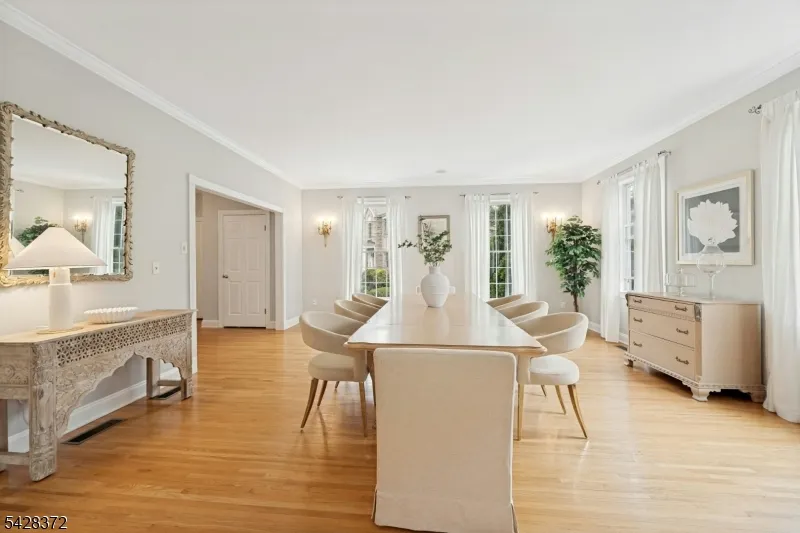 16 Lenape Trail Montclair, NJ 07043