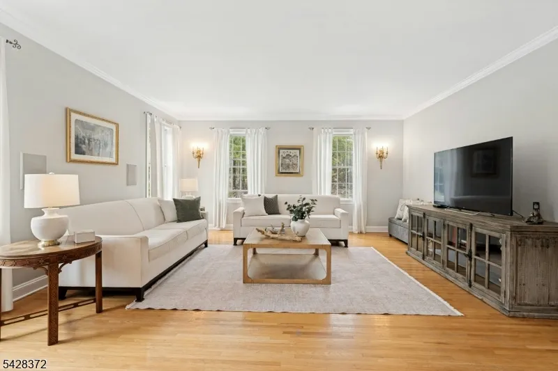 16 Lenape Trail Montclair, NJ 07043