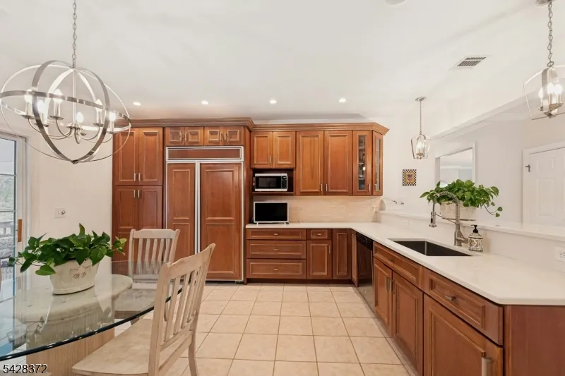 16 Lenape Trail Montclair, NJ 07043