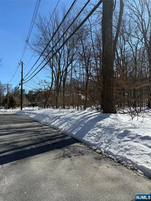 15 Saw Mill Road