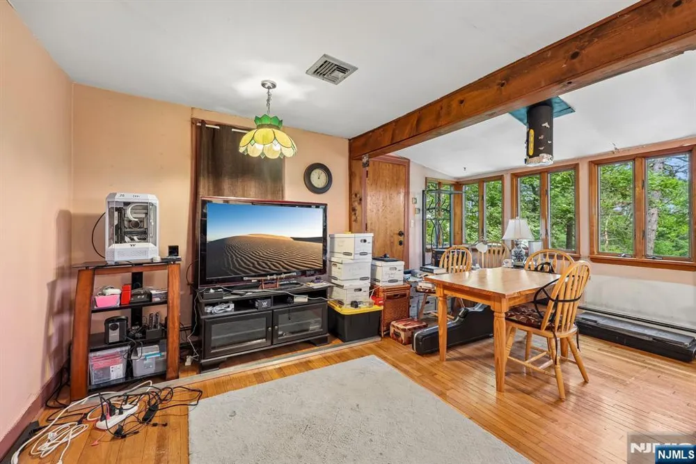 18 Nakomis Path Lincoln Parkugh, NJ 07035