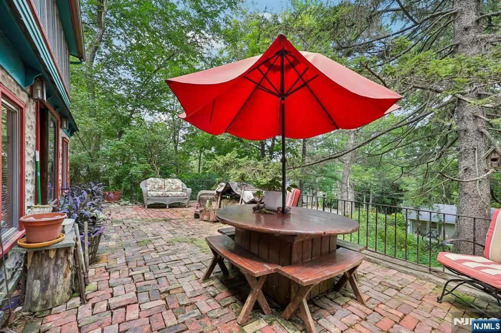 18 Nakomis Path Lincoln Parkugh, NJ 07035