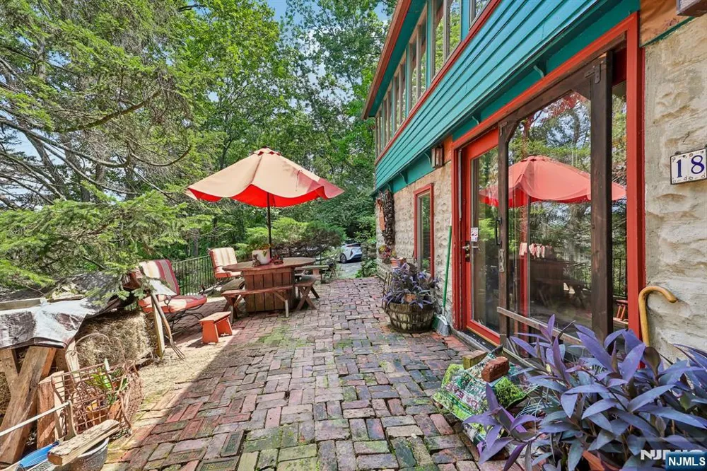 18 Nakomis Path Lincoln Parkugh, NJ 07035