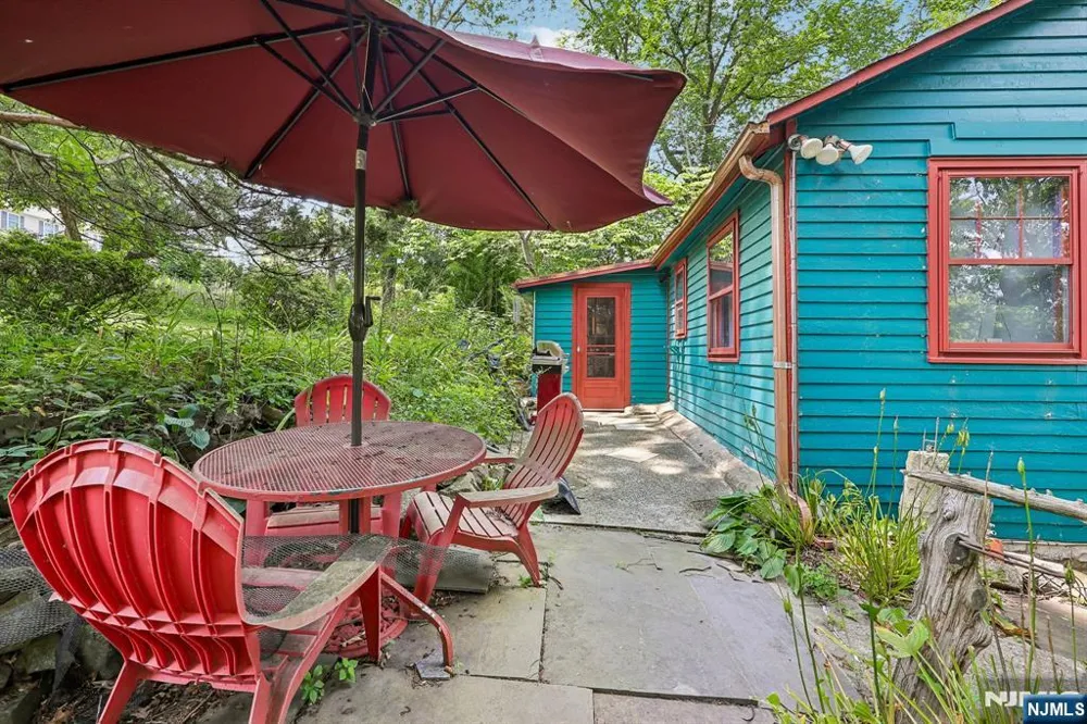 18 Nakomis Path Lincoln Parkugh, NJ 07035