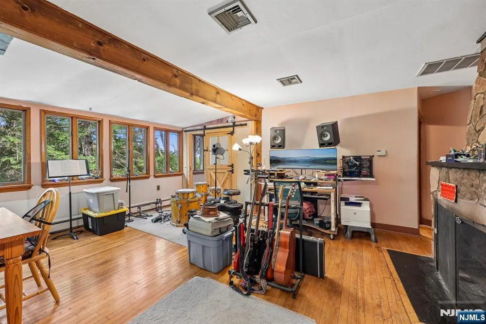 18 Nakomis Path Lincoln Parkugh, NJ 07035