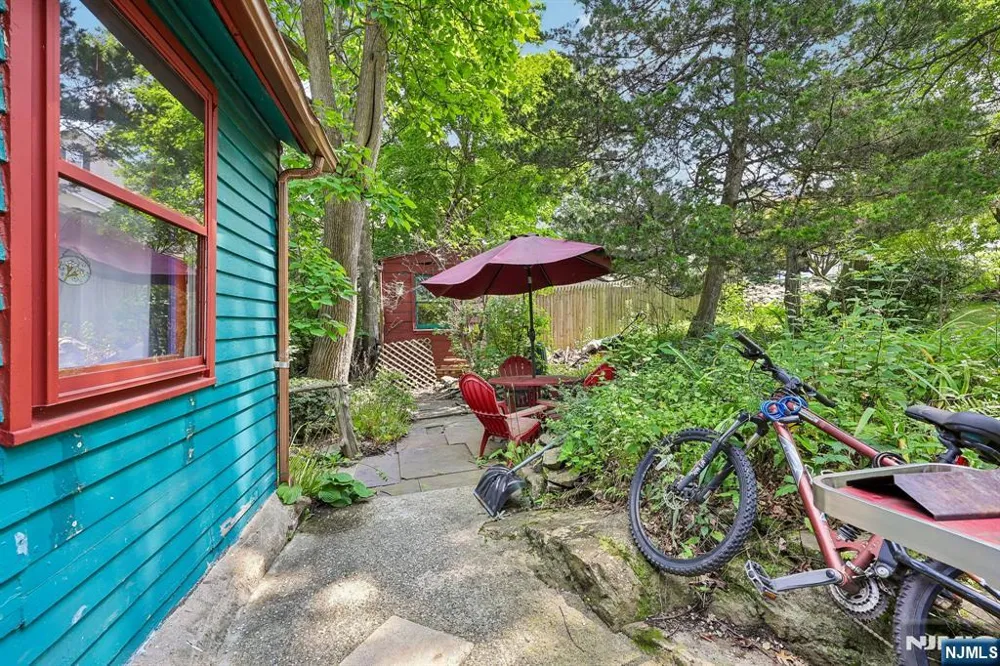 18 Nakomis Path Lincoln Parkugh, NJ 07035