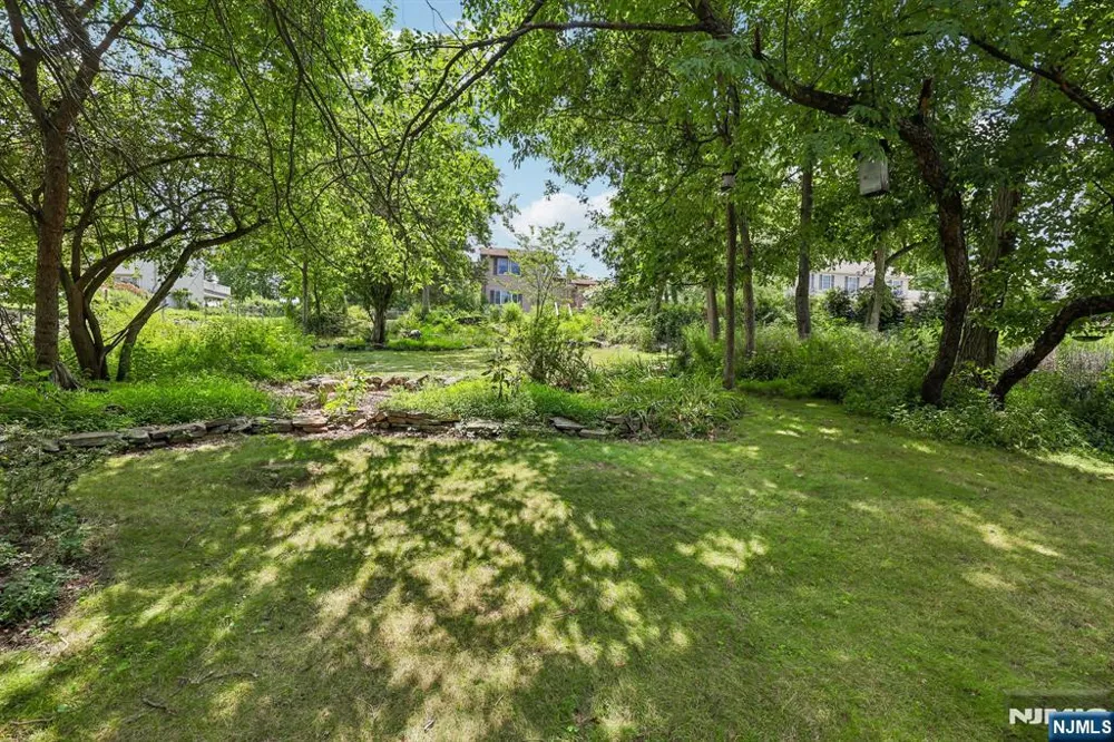 18 Nakomis Path Lincoln Parkugh, NJ 07035