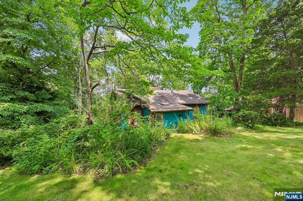 18 Nakomis Path Lincoln Parkugh, NJ 07035