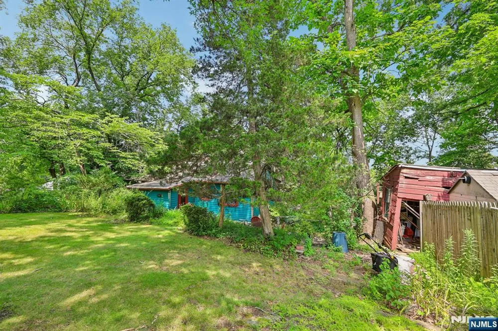 18 Nakomis Path Lincoln Parkugh, NJ 07035