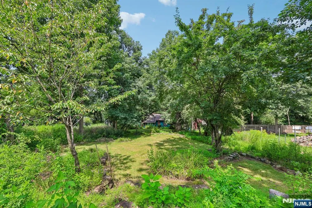 18 Nakomis Path Lincoln Parkugh, NJ 07035