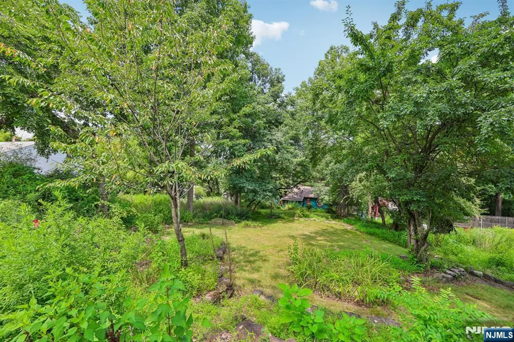 18 Nakomis Path Lincoln Parkugh, NJ 07035