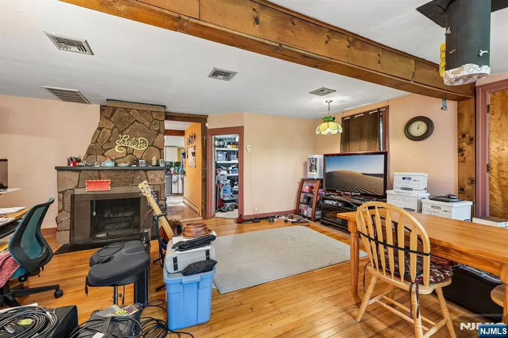 18 Nakomis Path Lincoln Parkugh, NJ 07035