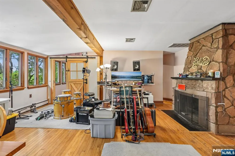 18 Nakomis Path Lincoln Parkugh, NJ 07035