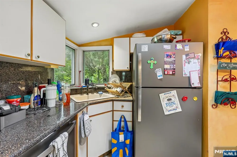 18 Nakomis Path Lincoln Parkugh, NJ 07035