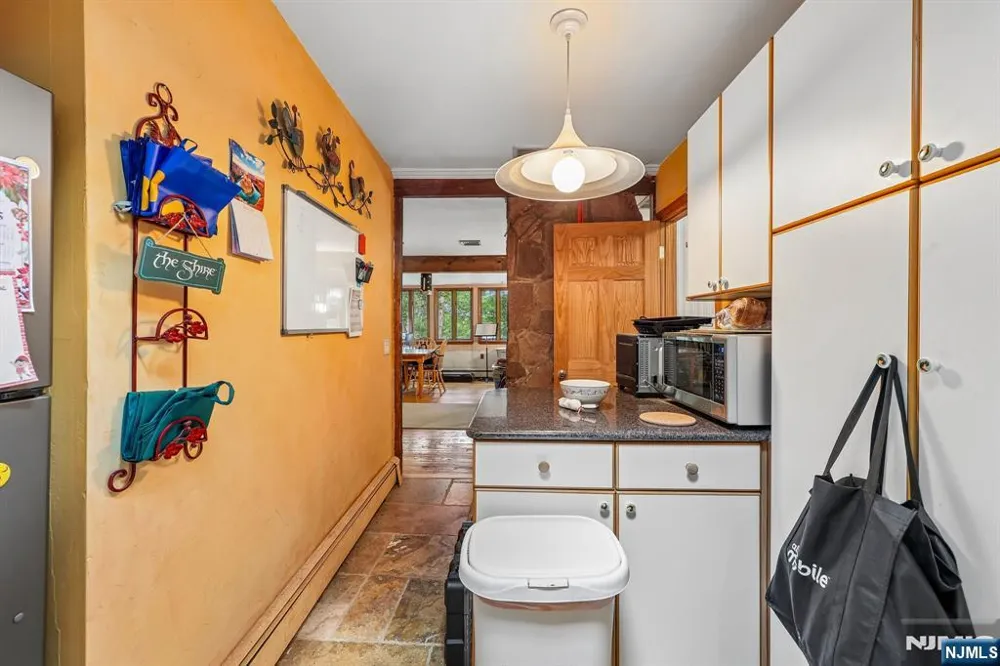 18 Nakomis Path Lincoln Parkugh, NJ 07035