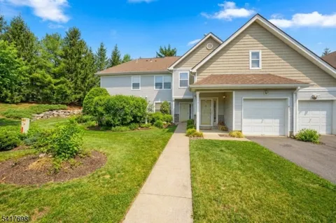 4 Eagles Nest Ln