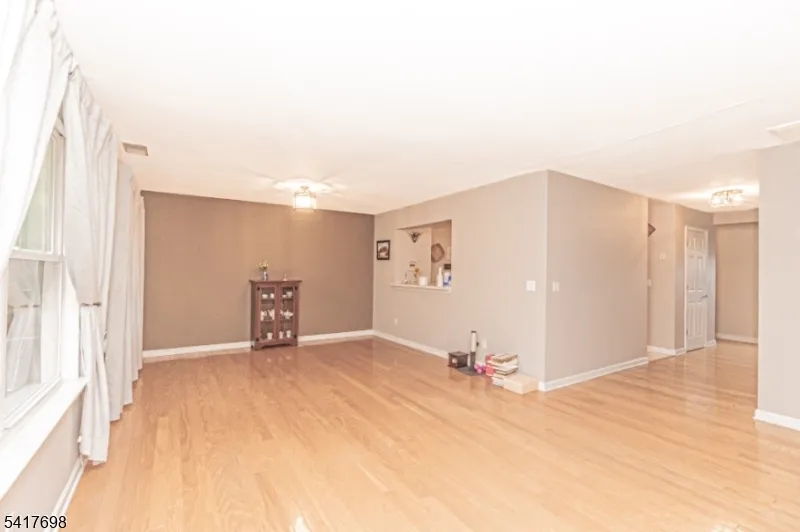 4 Eagles Nest Ln Hardyston, NJ 07419