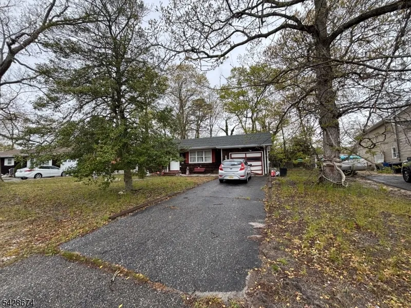 326 Normandie Dr Lacey, NJ 08731