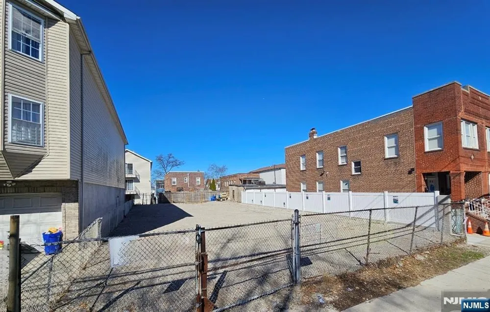 716 6th Street Newark, NJ 07107