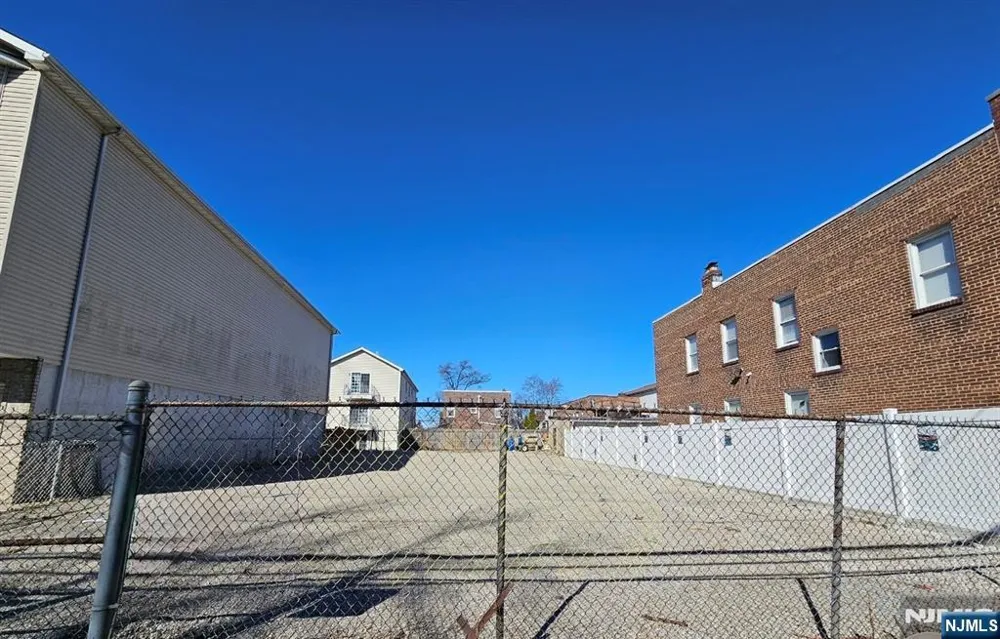 716 6th Street Newark, NJ 07107