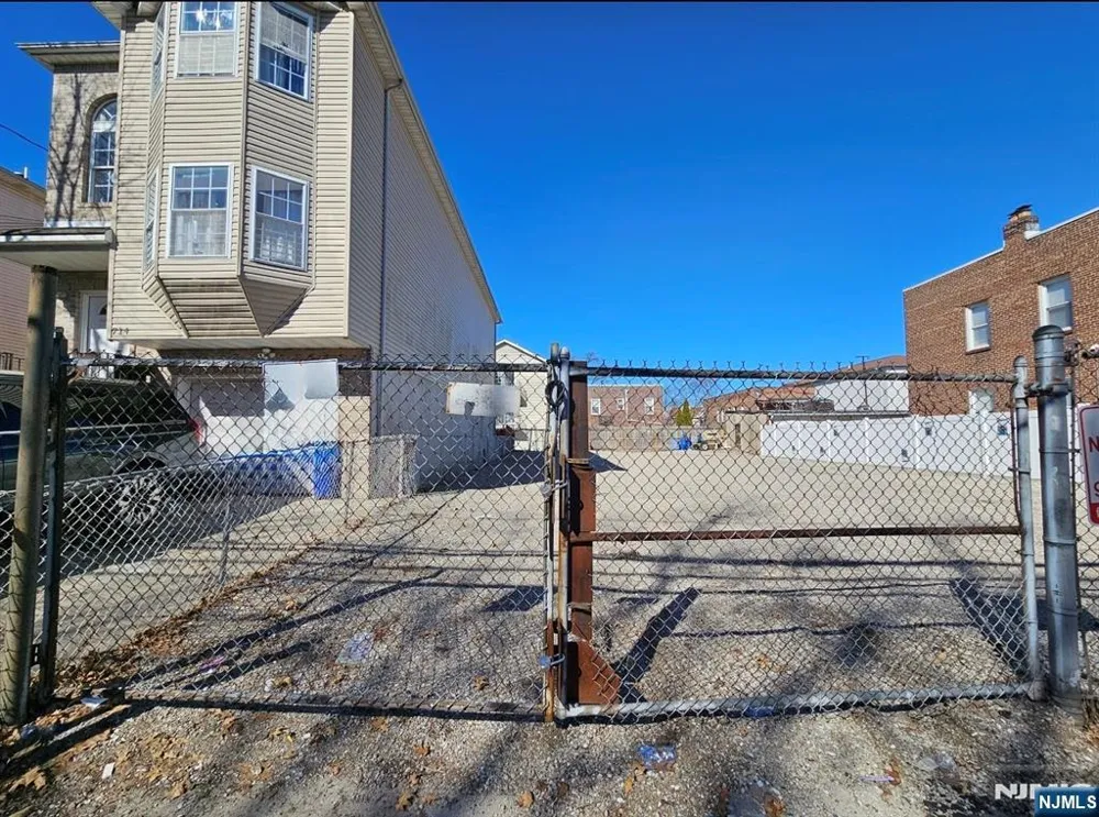 716 6th Street Newark, NJ 07107