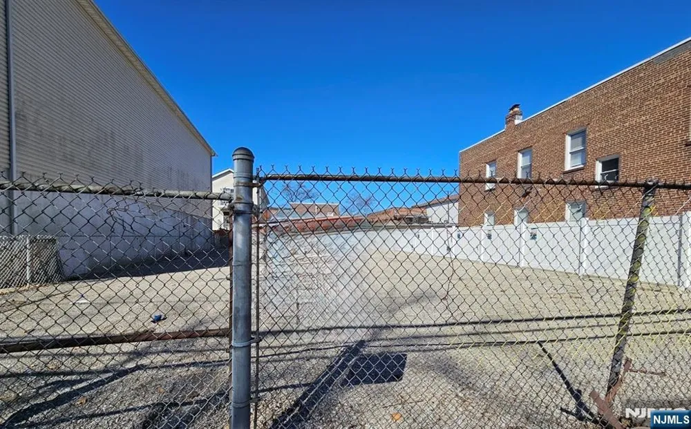 716 6th Street Newark, NJ 07107
