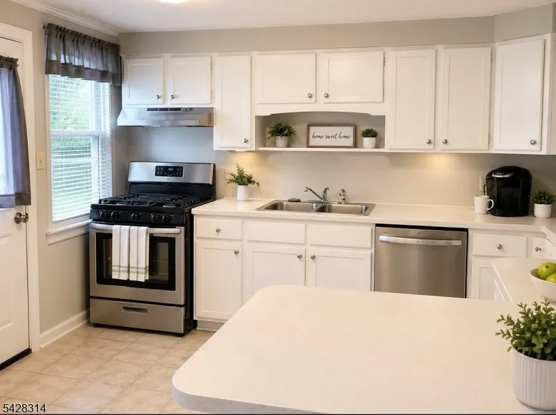 19 Limekiln Rd Phillipsburg Town, NJ 08865