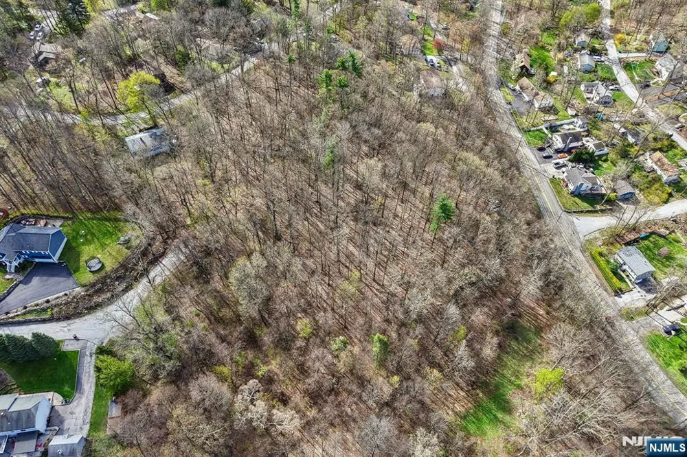 11 Alamoosook Road Vernon, NJ 07422