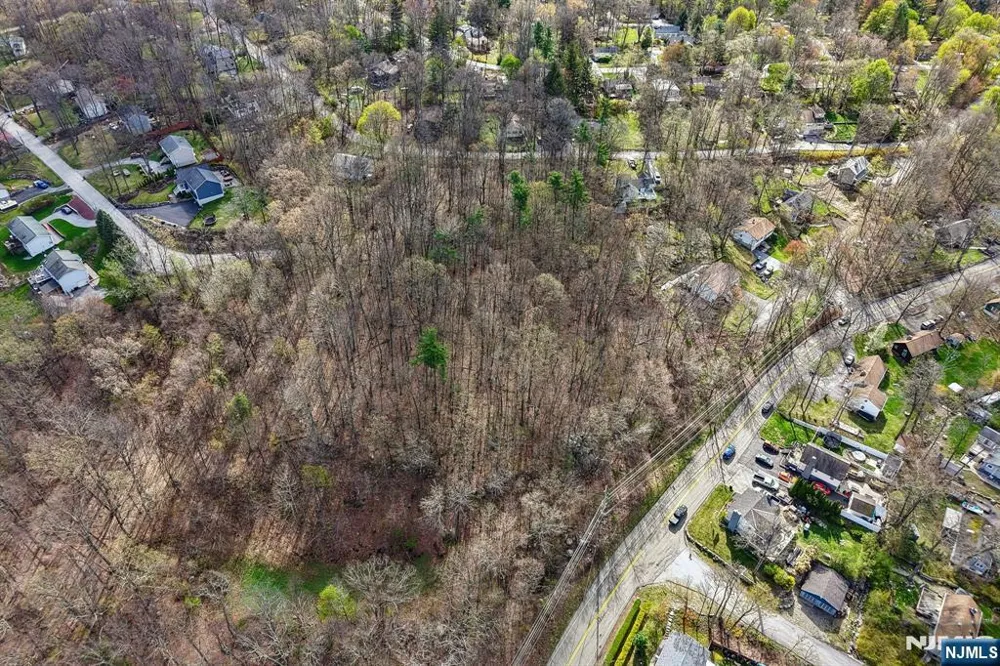 11 Alamoosook Road Vernon, NJ 07422