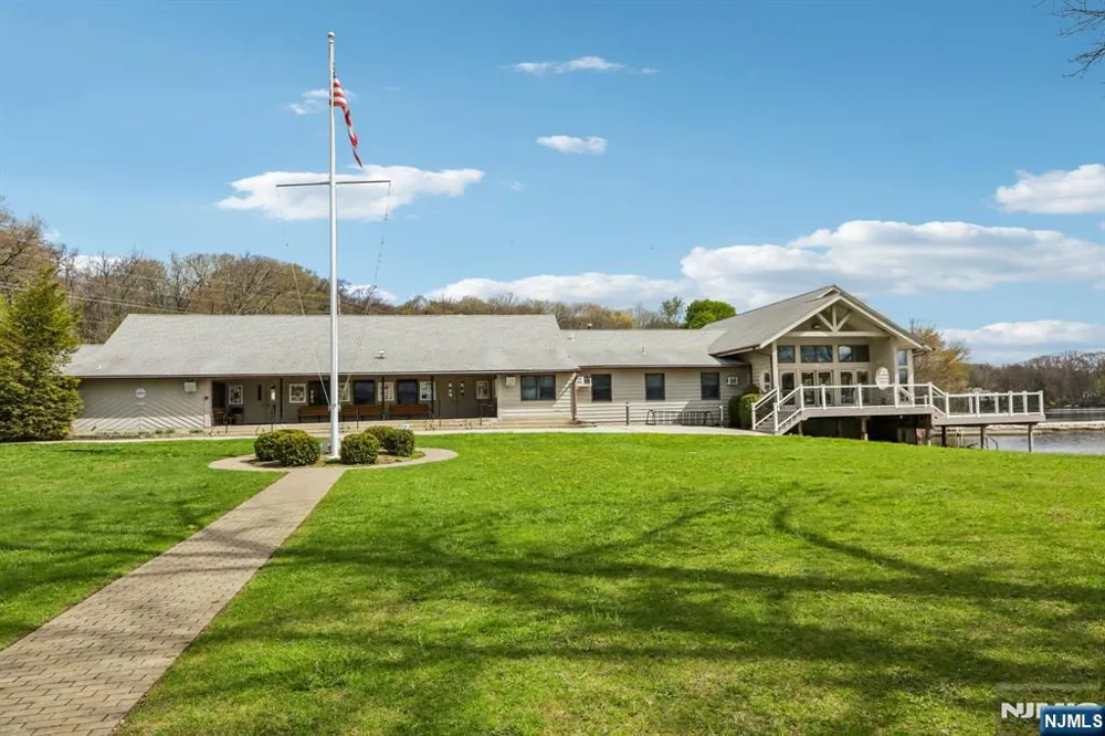 11 Alamoosook Road Vernon, NJ 07422