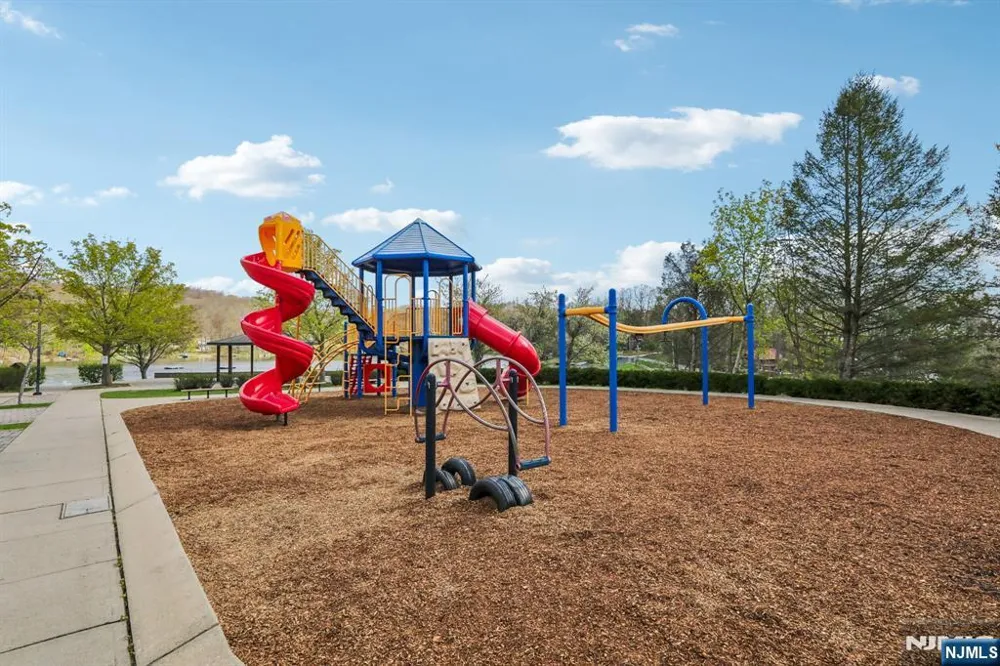 11 Alamoosook Road Vernon, NJ 07422