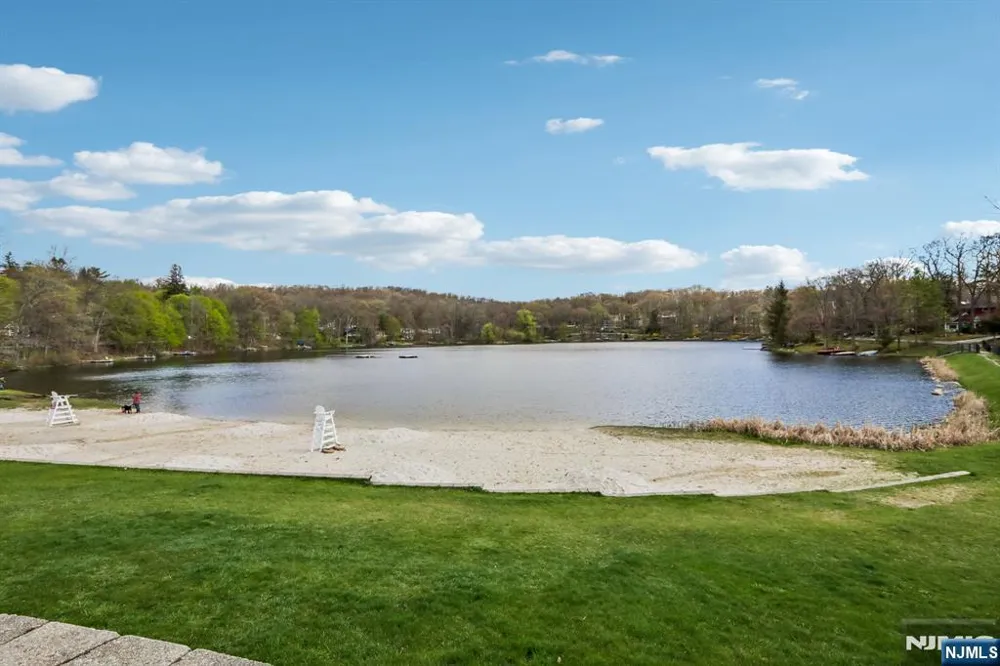 11 Alamoosook Road Vernon, NJ 07422