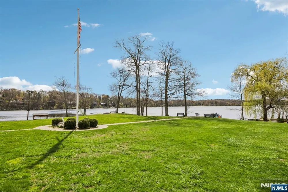 11 Alamoosook Road Vernon, NJ 07422