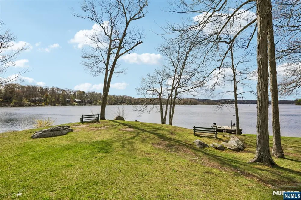 11 Alamoosook Road Vernon, NJ 07422
