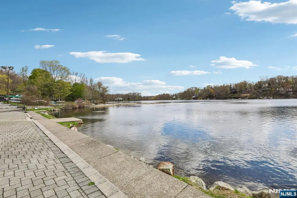 11 Alamoosook Road Vernon, NJ 07422